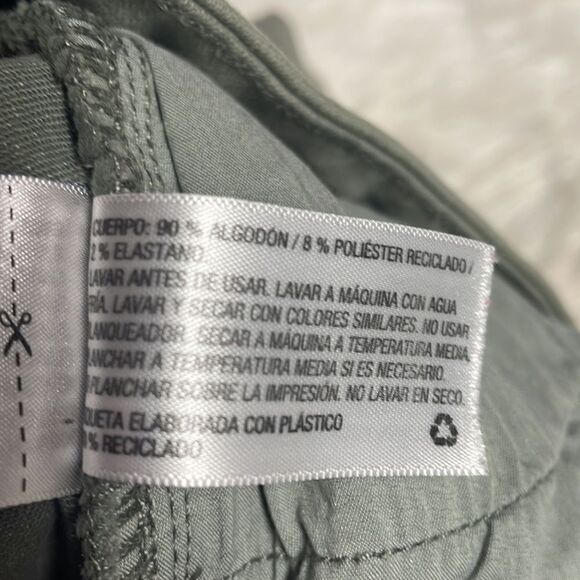 UNIVERSAL THREADS Ladies Button Up Green Cuffed Leg Jean Shorts Size 8 - Picture 4 of 4